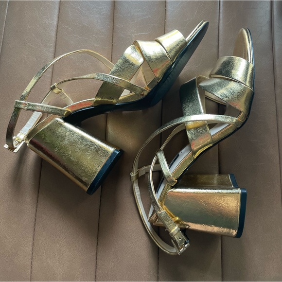 ZARA gold block heel sandal - Picture 4 of 10